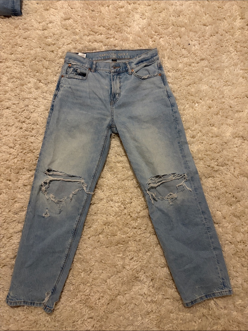 American Eagle Outfitters Light Wash Distressed Women's ripped Jeans